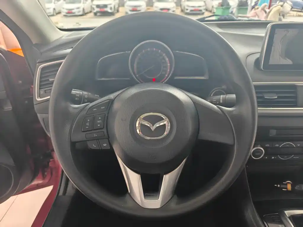 Mazda 3 Axela 2016 — фото 6