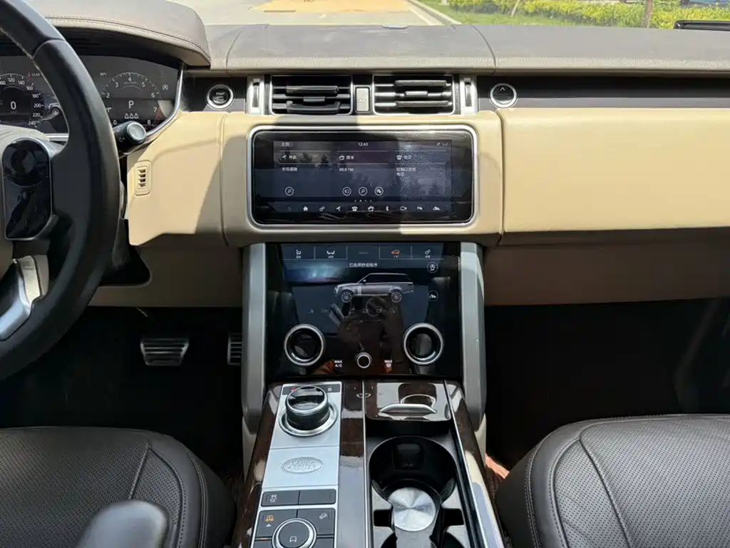 Land Rover Range Rover 2021 — фото 17