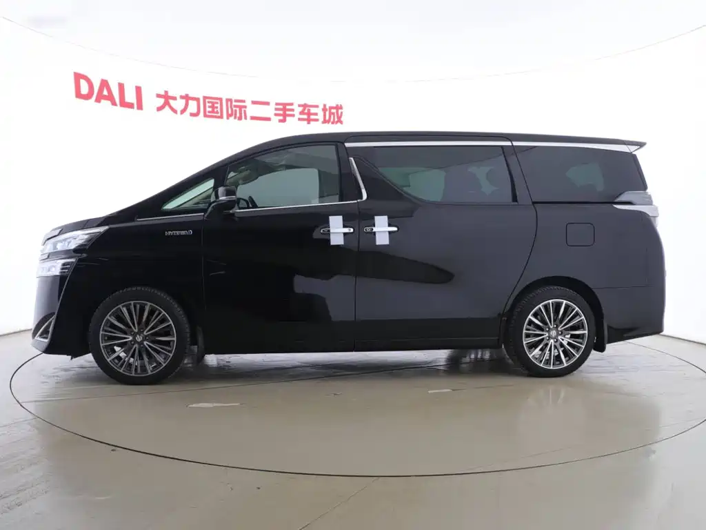Toyota Vellfire 2022 — фото 13