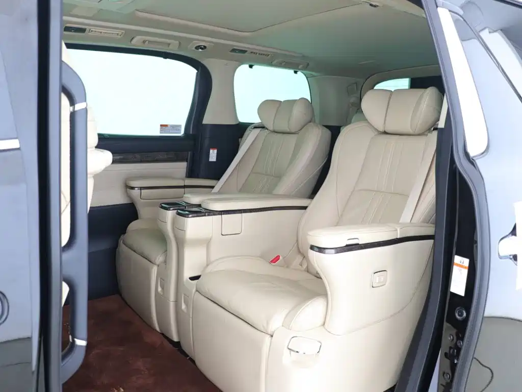 Toyota Vellfire 2022 — фото 10