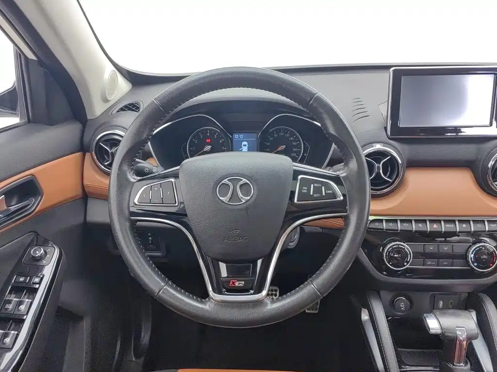 BAIC Shenbao X35 2016 — фото 11