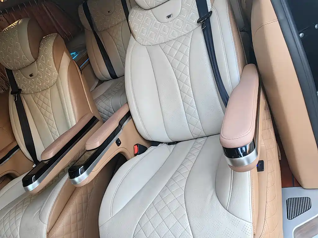 Mercedes-Benz V-Class 2020 — фото 17