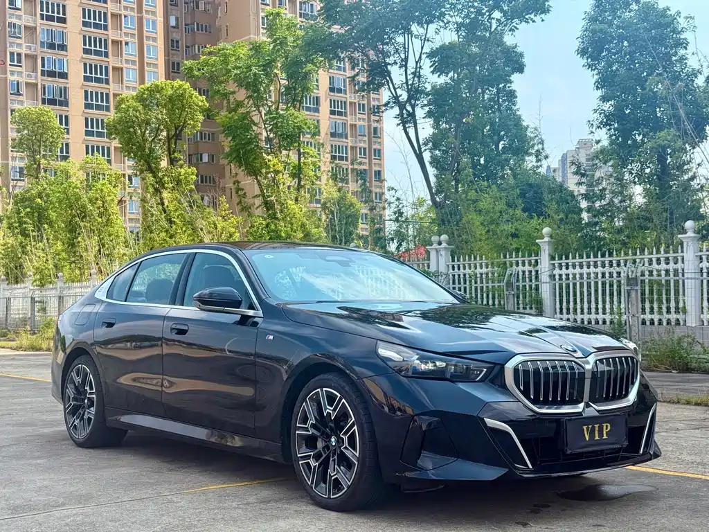 BMW 5 Series 2025