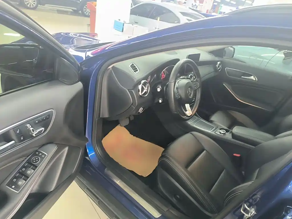 Mercedes-Benz GLA 2018 — фото 16