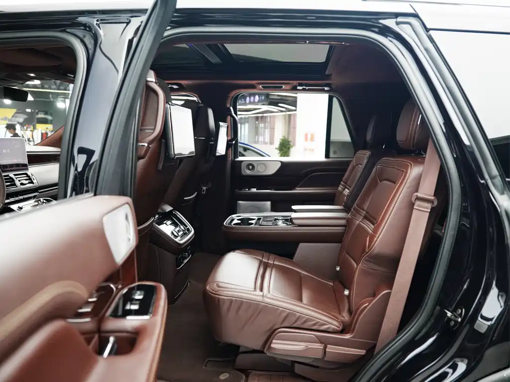 Lincoln Navigator 2021 — фото 14