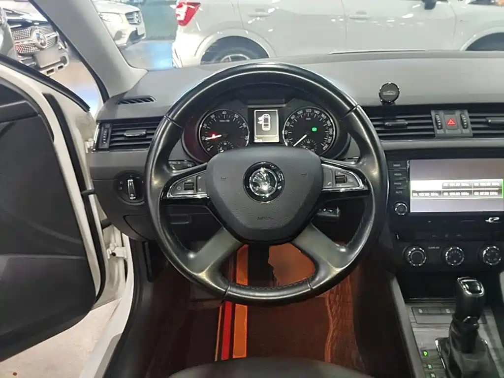 Skoda Octavia 2016 — фото 11