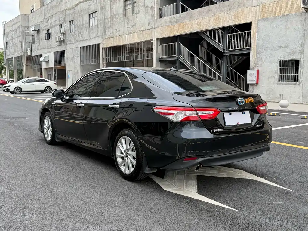 Toyota Camry 2023 — фото 7