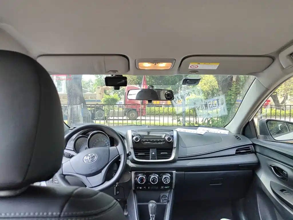 Toyota Yaris L 2019 — фото 18