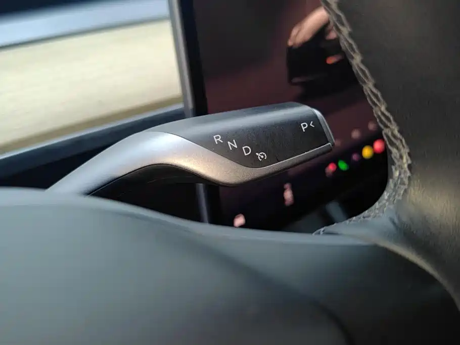 Tesla Model Y 2023 — фото 16
