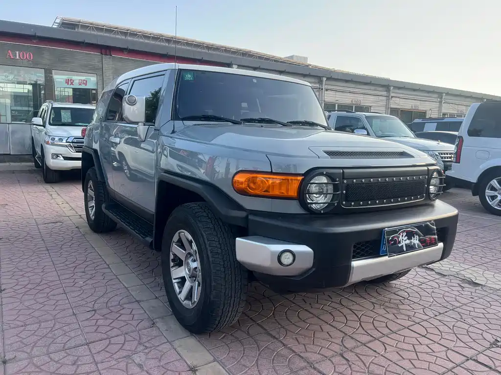 Toyota FJ Cruiser 2019 — фото 1