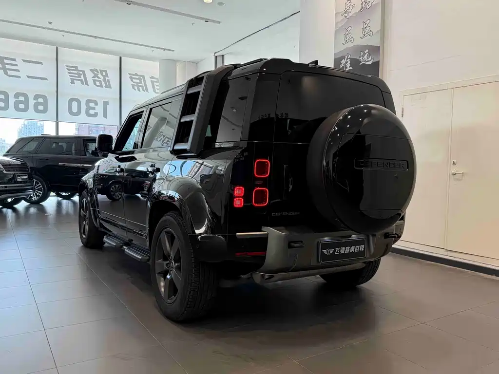 Land Rover Defender 2024 — фото 22
