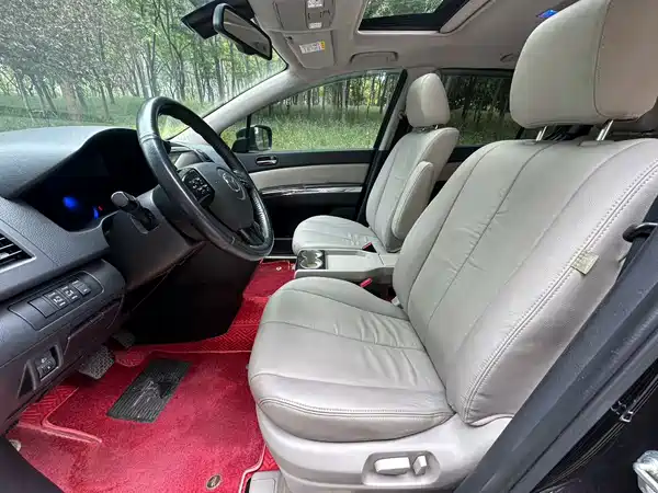 Mazda 8 2016