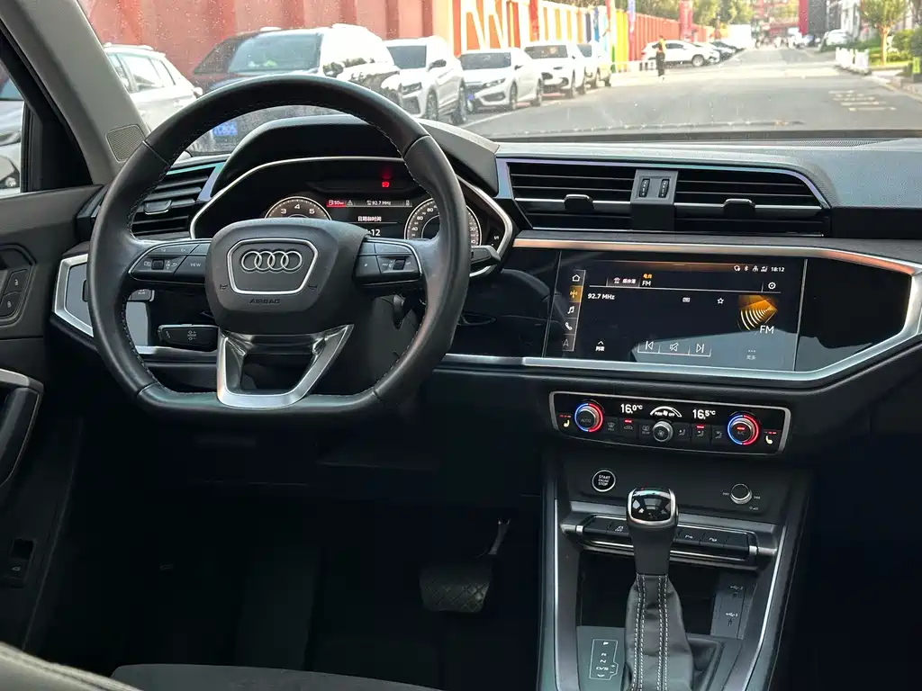 Audi Q3 2022 — фото 14