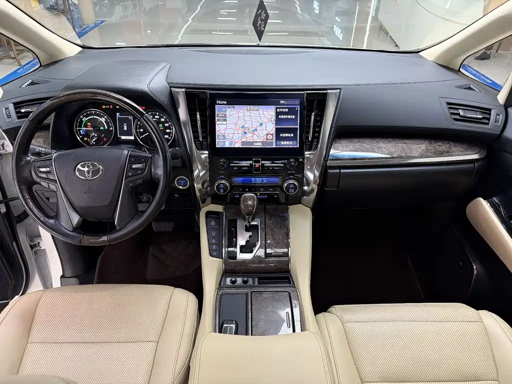 Toyota Alphard 2023 — фото 7