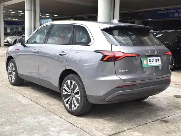 Hongqi HS6 PHEV 2025