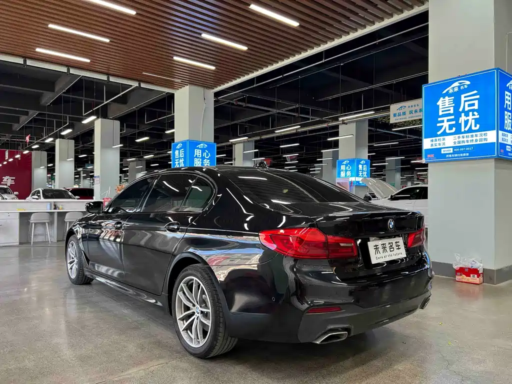 BMW 5 Series 2019 — фото 16