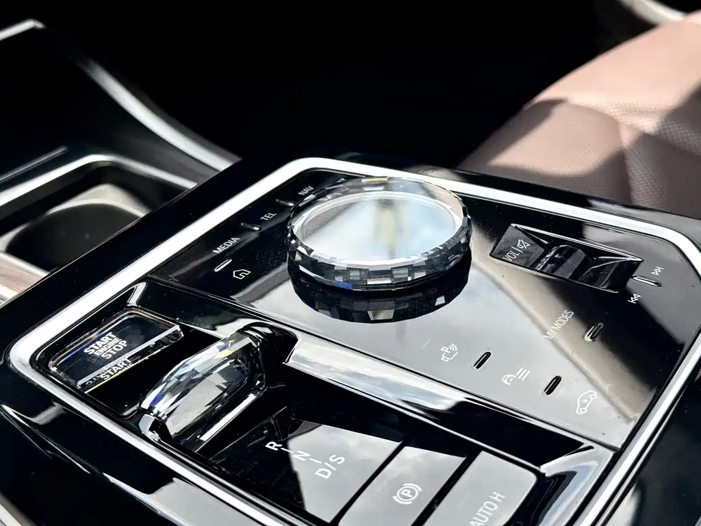 BMW 7 Series 2023 — фото 13