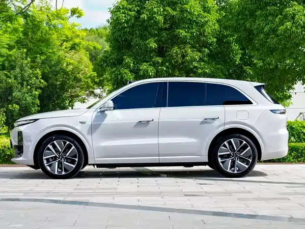 Li Auto L6 2025
