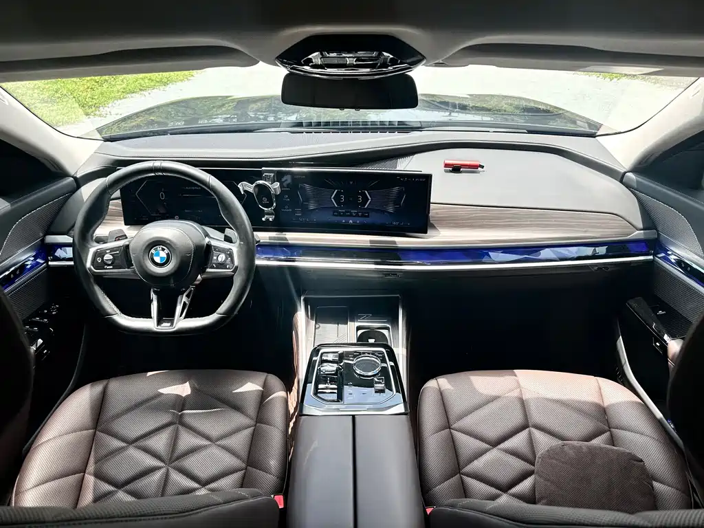 BMW 7 Series 2023 — фото 10