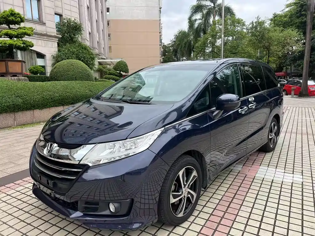 Honda Odyssey 2015 — фото 1