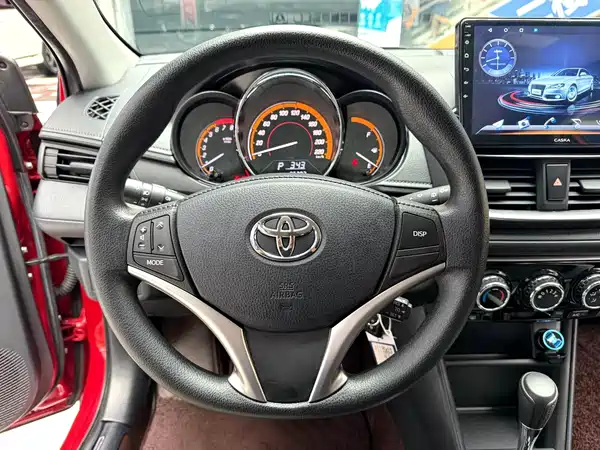Toyota Yaris L 2022