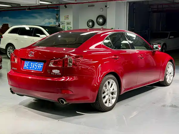 Lexus IS 2012