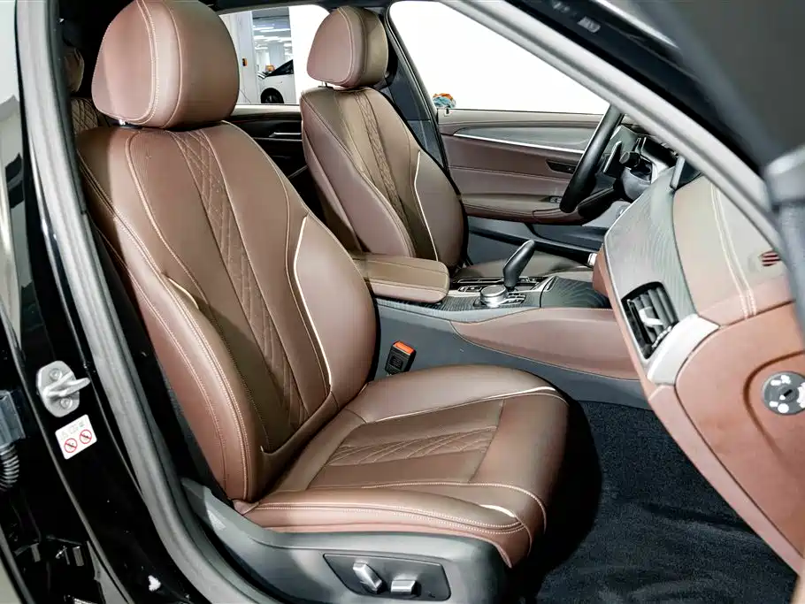 BMW 5 Series 2022 — фото 19