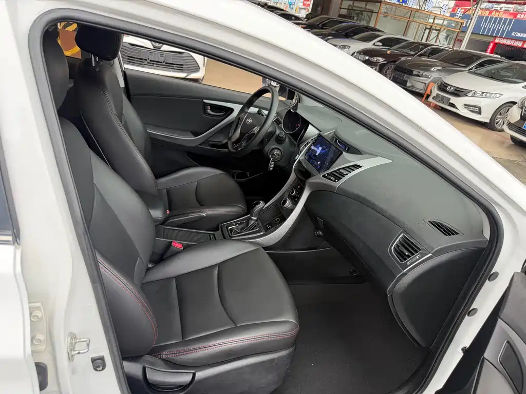 Hyundai Elantra Langdong 2017 — фото 14