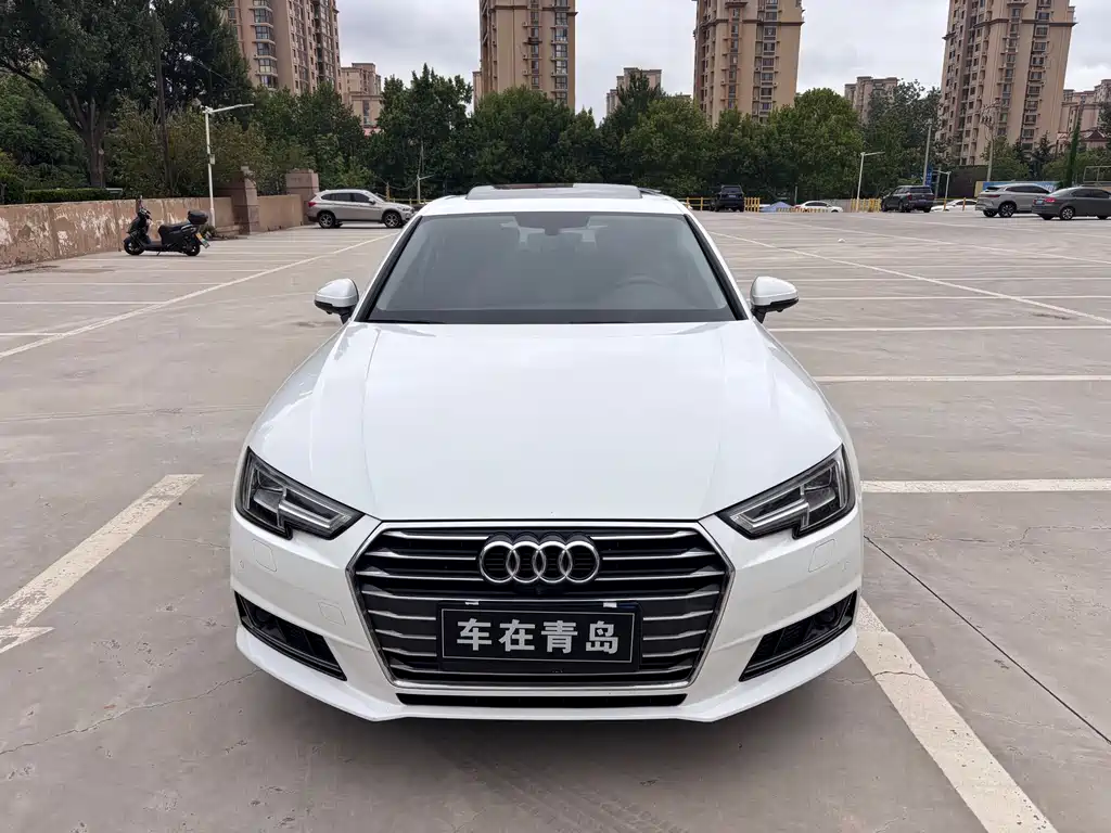 Audi A4L 2018 — фото 1