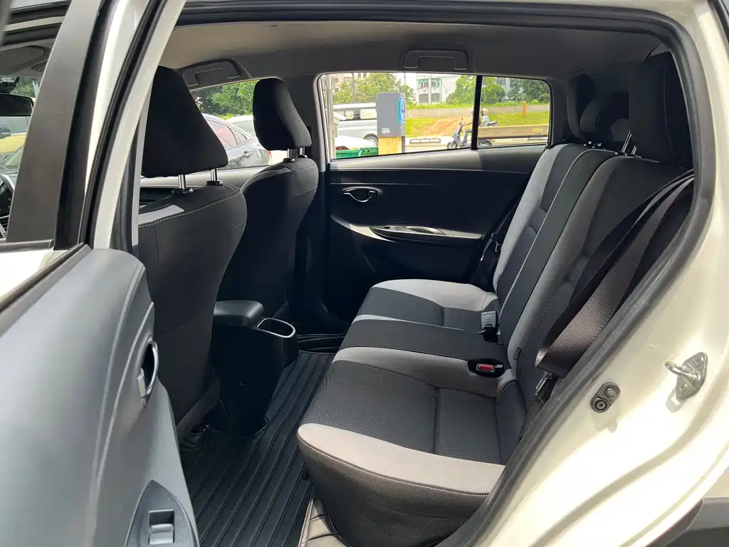 Toyota Yaris L 2022