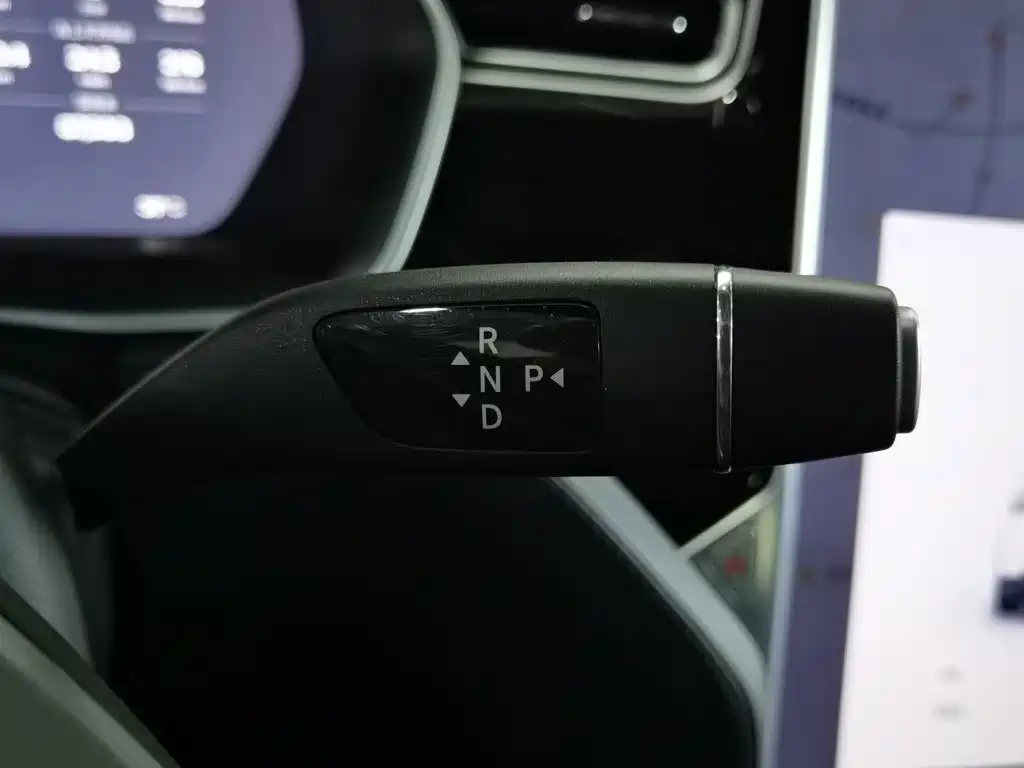 Tesla Model X 2017 — фото 13