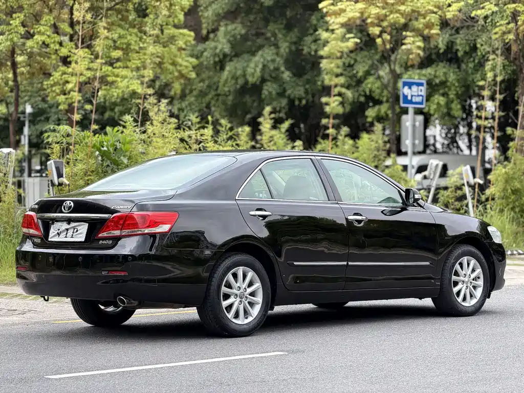 Toyota Camry 2011 — фото 9