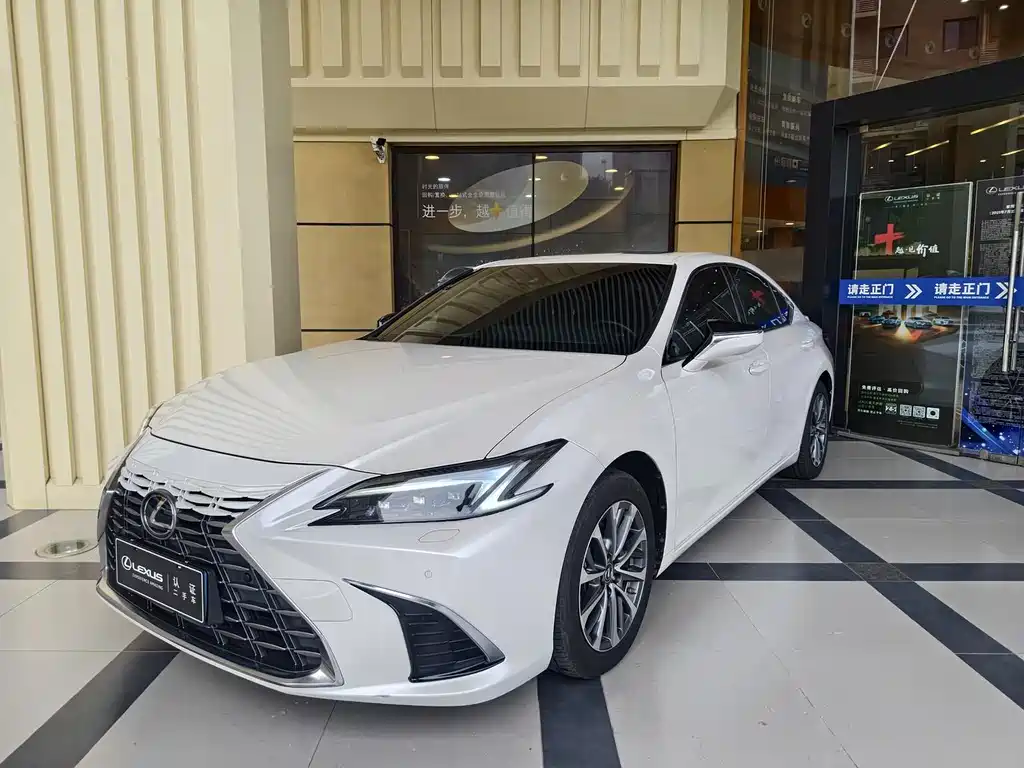 Lexus ES 2025 — фото 1