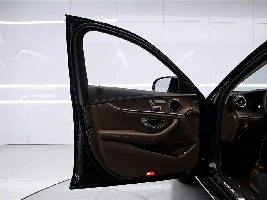 Mercedes-Benz E-Class 2022 — фото 11