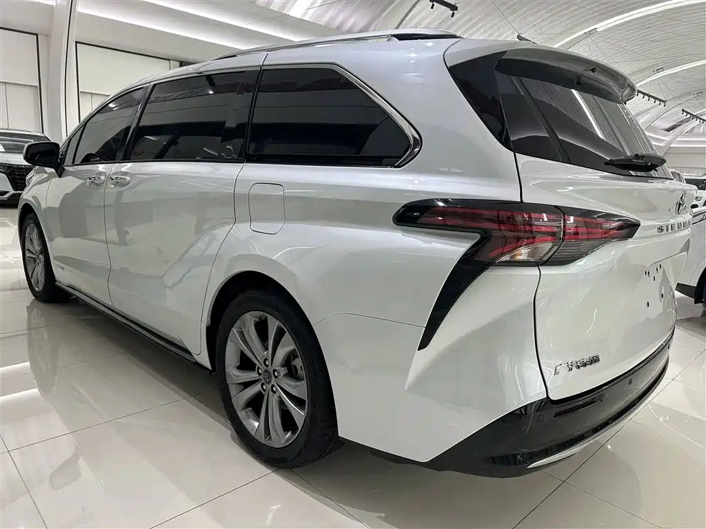 Toyota Sienna 2023 — фото 21