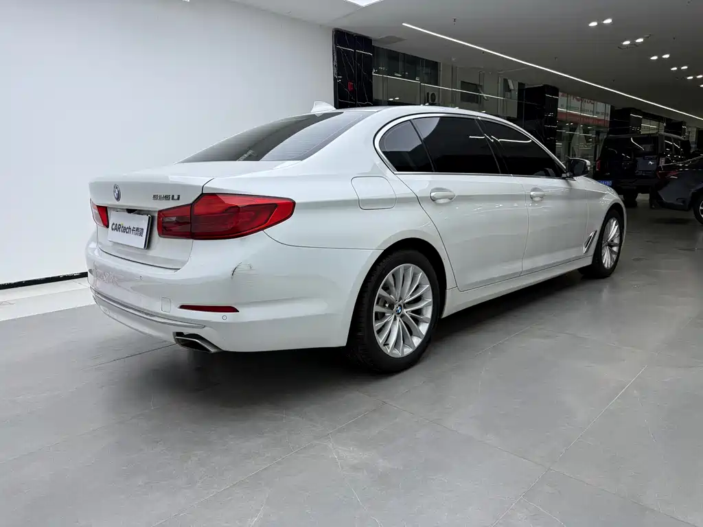 BMW 5 Series 2019 — фото 3