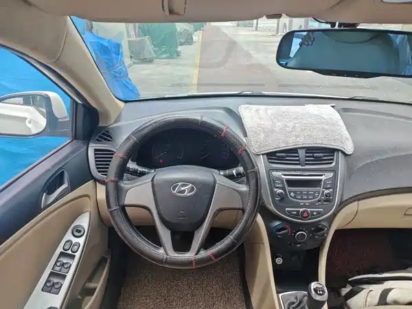 Hyundai Accent 2015