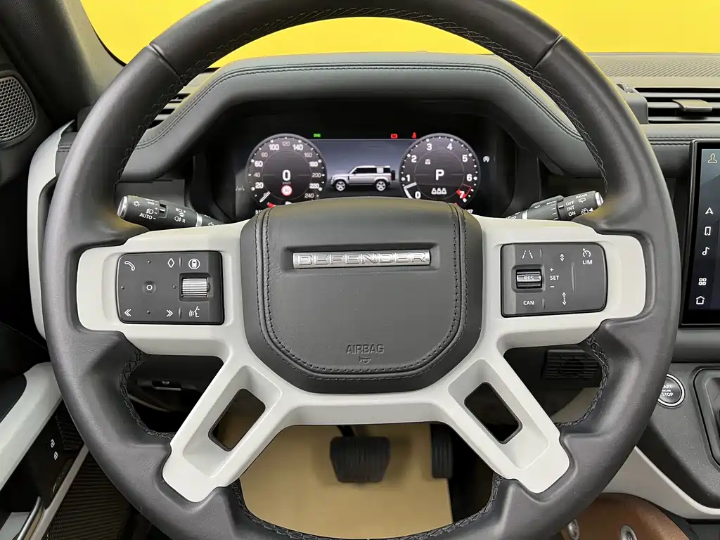 Land Rover Defender 2023 — фото 11