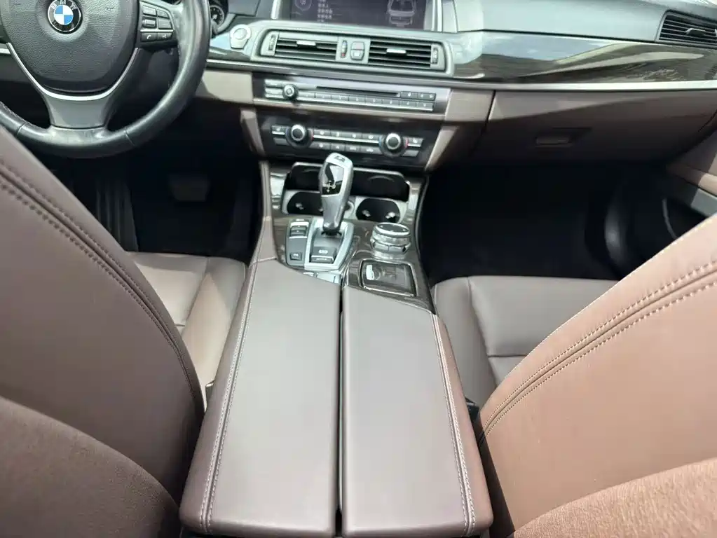 BMW 5 Series 2016 — фото 20