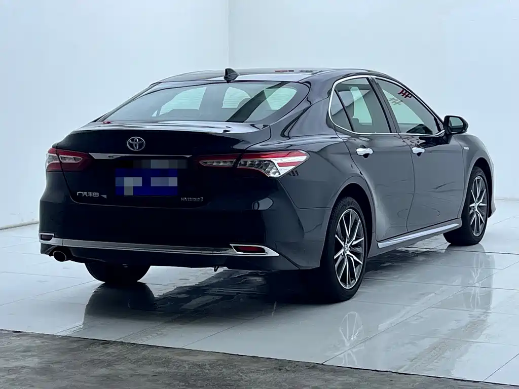 Toyota Camry 2024 — фото 2