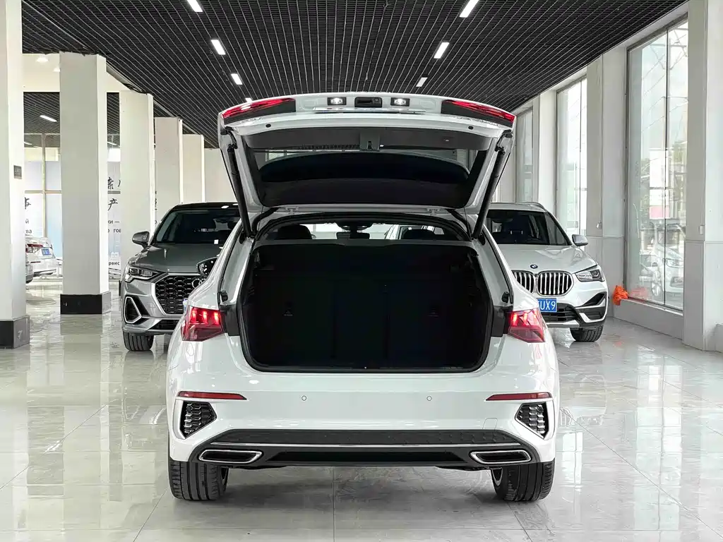 Audi A3 2023 — фото 16