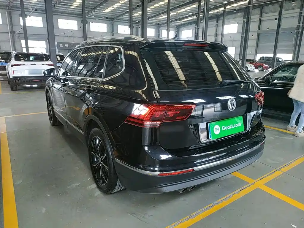 Volkswagen Tiguan L 2017 — фото 23