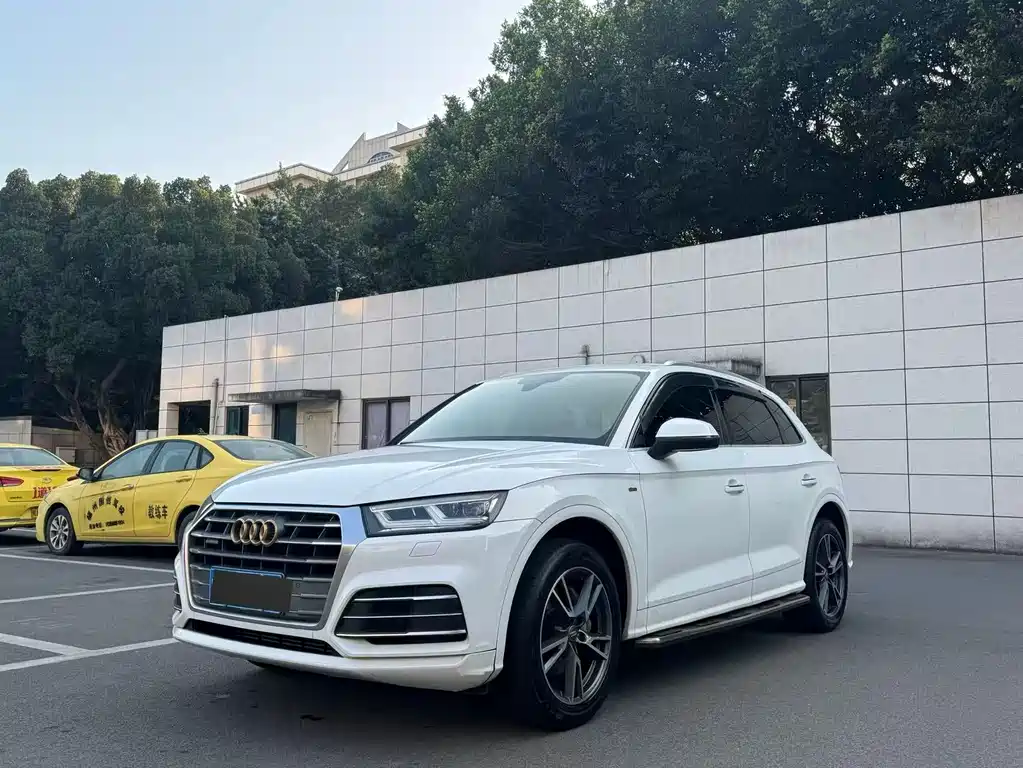 Audi Q5L 2019 — фото 1