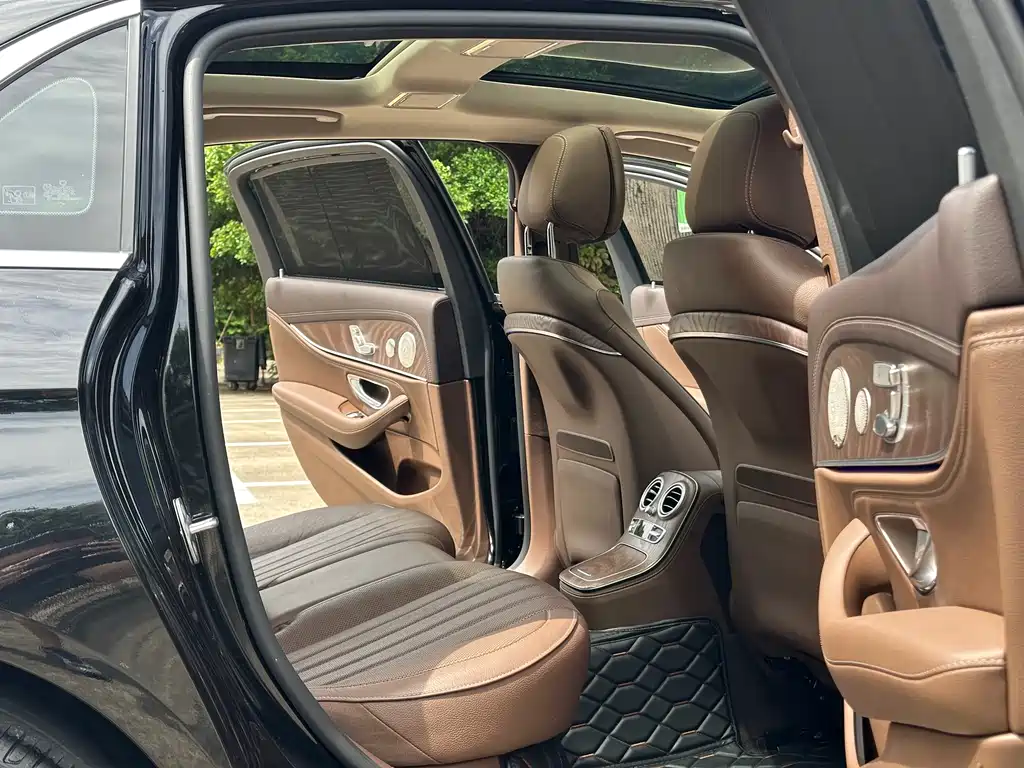 Mercedes-Benz E-Class 2023 — фото 8