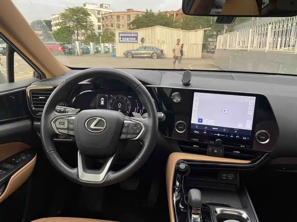 Lexus NX 2022 — фото 11
