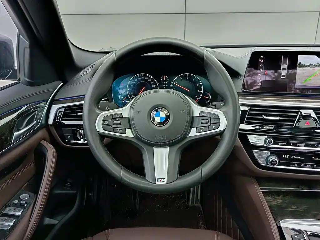 BMW 5 Series 2019 — фото 8