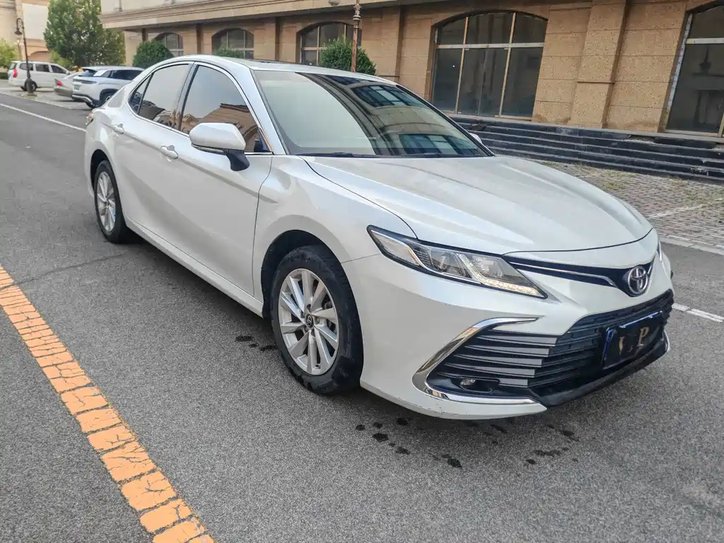 Toyota Camry 2022 — фото 6