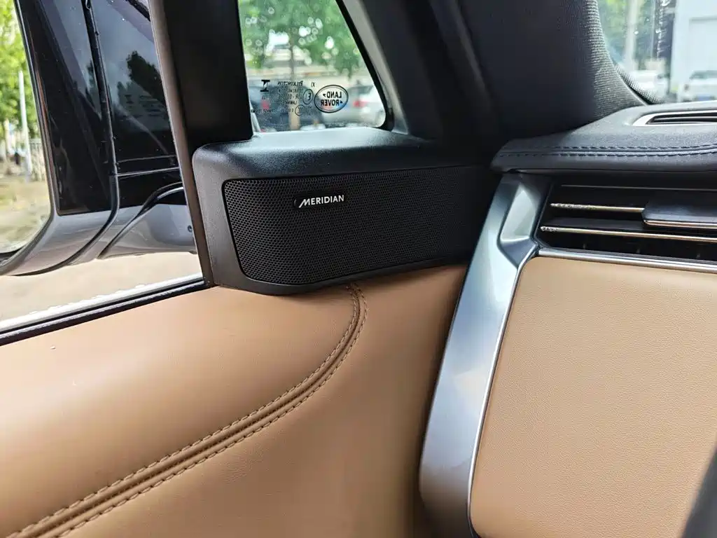 Land Rover Range Rover 2023 — фото 14