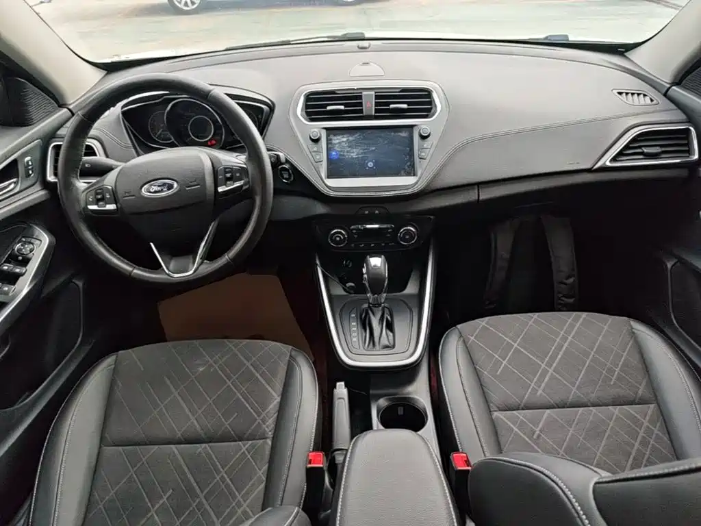 Ford Escort 2019 — фото 10