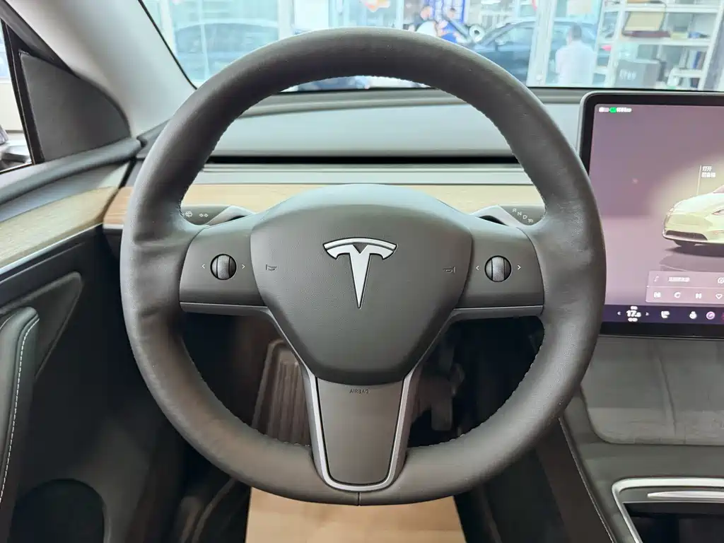 Tesla Model Y 2023 — фото 12
